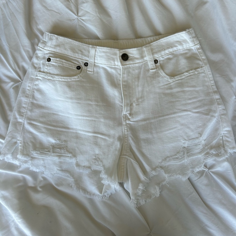 Aerie white jean shorts with stretchy elastic band size small